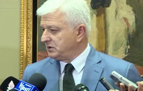 "Adresa za razgovor je Amfilohije, ne može Vučić o tome da odlučuje"