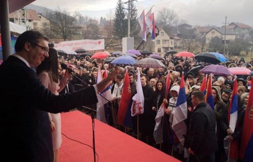 Posle Mrkonjić Grada, Vučić stigao u Drvar, otvoren pogon fabrike "Jumko" (FOTO+VIDEO)