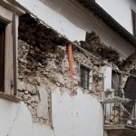 Stravične scene kod Beočina: Krov kuće se urušio dok je majka sa dvoje male dece sedela unutra