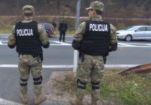 Masovna tuča Bošnjaka i Hrvata oko murala Vukovaru: Razvili ratnu zastavu i ispisali poruku