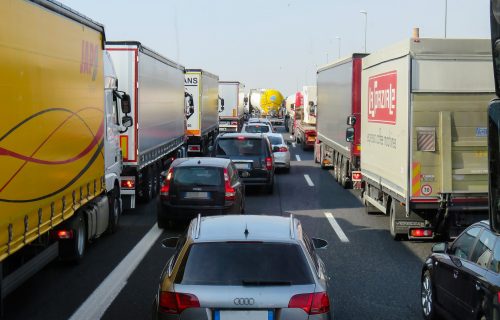 Srpski vozači zarobljeni na granicama: Кomora pozvala prevoznike da pošalju sledeće PODATKE