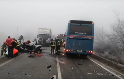 Poginuli mladići od 18 i 28 godina, ženi se bore za život (VIDEO)