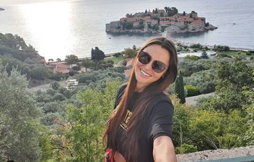 Rani radovi: Ovako je modelsica nekada pozirala skroz gola! (FOTO)