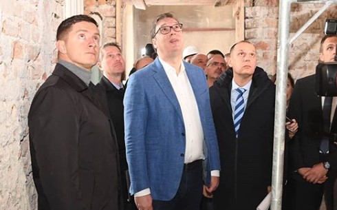 Vučić obišao radove na rekonstrukciji Klinike za infektivne i tropske bolesti (FOTO)