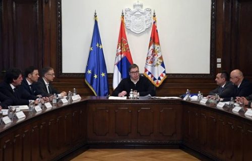 Za jačanje naše vojne industrije: Vučić sa predstavnicima namenske