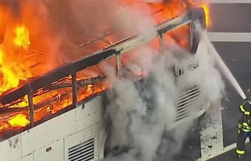 Drama kod Valjeva, izgoreo autobus (FOTO)