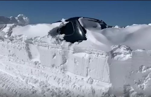 Srbija okovana smetovima: Vozila zatrpana snegom, pojedini putni pravci potpuno neprohodni (VIDEO)