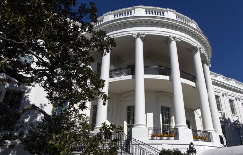 Napeto na brifingu! Američki obaveštajci nemaju dokaz za mešanje Rusije u izbore