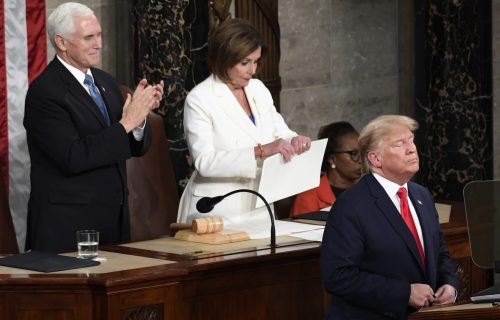 Skandal! Tramp odbio da se rukuje sa Pelosi, a njena reakcija zapanjila svet! (FOTO+VIDEO)