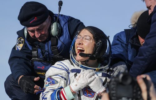 Žena sa najdužim stažom u svemiru bezbedno stigla na Zemlju (FOTO)