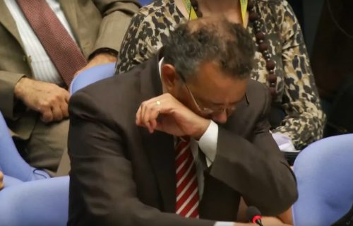 Direktor SZO tokom konferencije se zakašljao, njegov komentar nasmejao je sve (VIDEO)