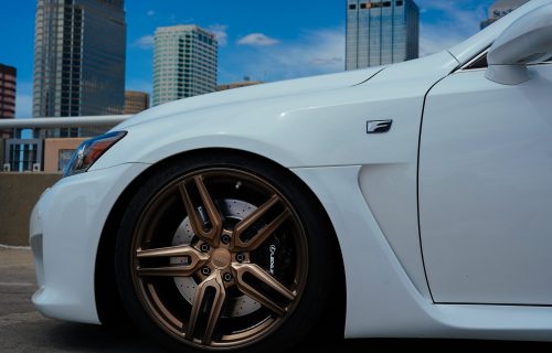 Paris Hilton prodaje svoj Lexus LFA (VIDEO)
