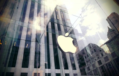 Nedeljno po milion: Apple proizvodi zaštitne vizire za lekare (VIDEO)