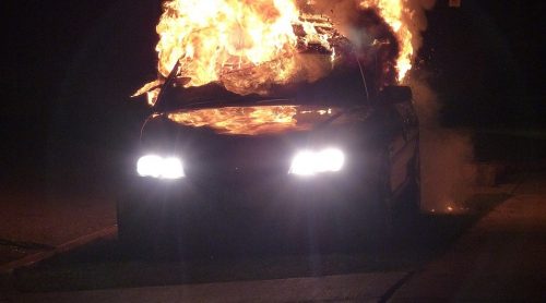 Požar na auto-putu u Beogradu: Zapalio se auto