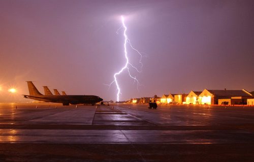 Pilot iz snova spasao putnike usred neviđene oluje, napravio manevar za pamćenje (VIDEO)