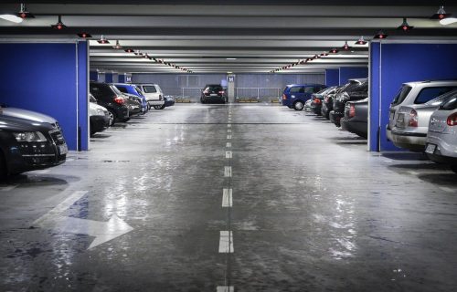 Totalna pometnja: Tržni centar uveo naplatu parkinga, račun preko 5.000 dinara za samo 10 minuta
