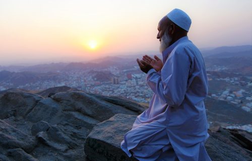 Muslimanski vernici danas obeležavaju prvi dan Kurban-bajrama