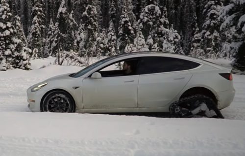 Genijalno: Od Teslinog Modela 3 napravio električne sanke! (VIDEO)