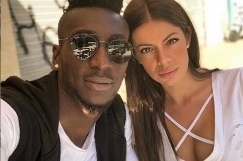 Fudbaler ZAPROSIO špansku lepoticu koja je u IZOLACIJI! (FOTO)
