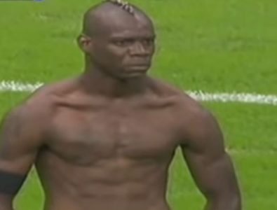 “Čak i ovakav bi bio bolji od reprezentacije”: Baloteli snimljen kako se pijan tetura i pada po ulici