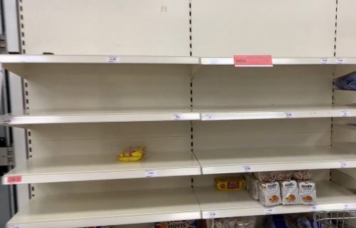 PANIKA U LONDONU zbog koronavirusa: Rafovi opustošeni za POLA SATA, vlasti angažuju i VOJSKU