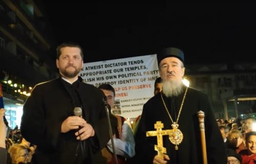"Braća rođena": Sa Husein-pašine džamije se začula molitva i litija u Pljevljima je stala (VIDEO)