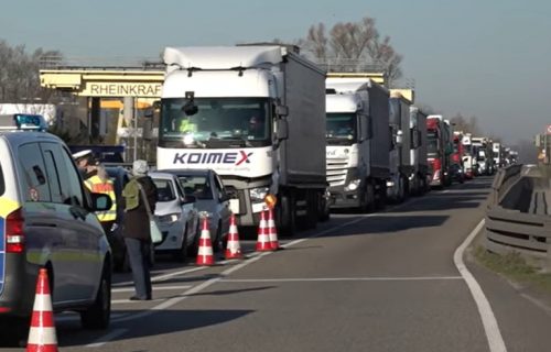 Na granicama pravi HAOS: Čeka se po osam sati, kilometarske kolone