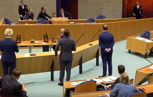 Borba protiv korone uzima danak: Ministar zdravlja kolabirao u parlamentu od premora (VIDEO)
