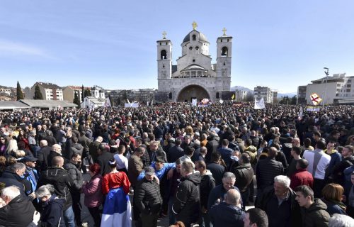 STOP ZA LITIJU! Ništa od borbe za svetinje na Cetinju, narod van sebe