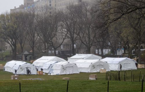 Usred Central parka NIČE BOLNICA, a Njujorčani će se i na brodu LEČITI od korone (FOTO+VIDEO)