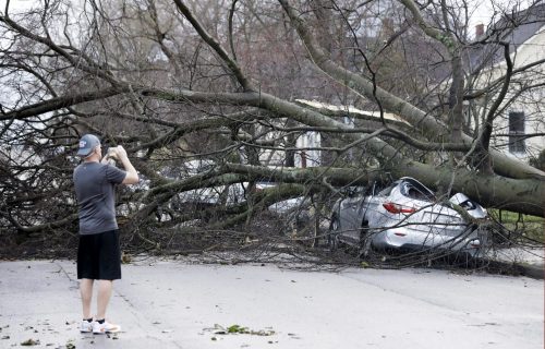 Tornado pogodio Nešvil, najmanje sedam osoba poginulo (FOTO+VIDEO)