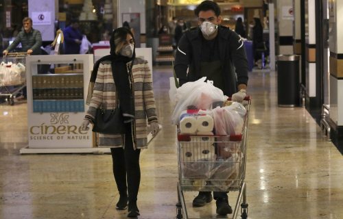 Koronavirus prazni police, nestalo toalet papira, police obezbeđuju - ČUVARI! (FOTO+VIDEO)