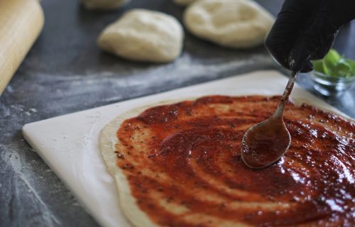 Obožavate picu, ali ne znate kako da je napravite? Dajemo vam najbolji recept za testo!