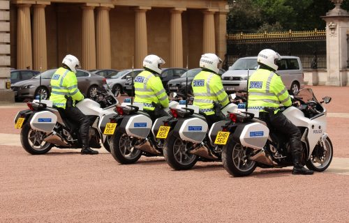 TUČE I SVAĐE OKO TOALET PAPIRA! Policija će obezbeđivati britanske supermarkete? (VIDEO)