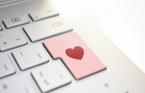 Internet ljubav bez iluzija: Kako da preko aplikacija prepoznaš pravu osobu i izbegneš pogrešan izbor