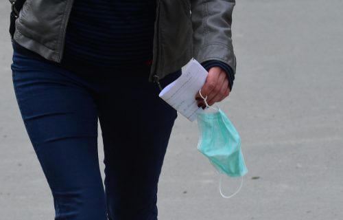 RASPRODAJU SE VELIKOM BRZINOM: Danas u beogradske apoteke stiže 15.000 maski!