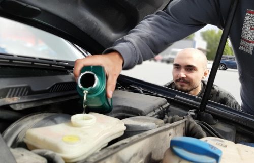 Prošlo vreme "komšijskih popravki", danas ni gumu ne možemo sami da zamenimo