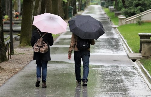 Očekuje nas prava vremenska klackalica: Danas KIŠOVITO i hladno, a evo kakvo će vreme biti za VIKEND