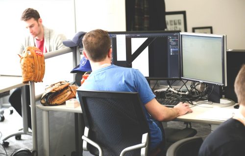 Detaljna statistika: Plate programera premašile 300.000 dinara