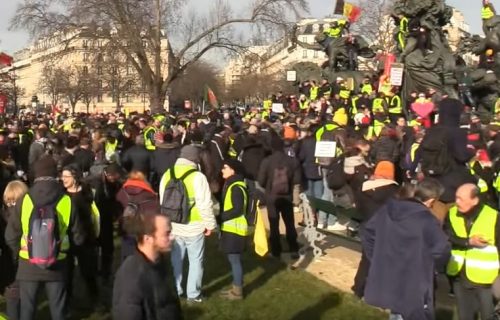 Ne brinu zbog korone: Žuti prsluci i danas protestuju