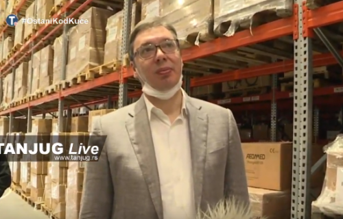 VUČIĆ U MAGACINU MEDICINSKE OPREME: Predstoje nam teški dani, struka će doneti odluku o 24-časovnom policijskom času (FOTO/VIDEO)
