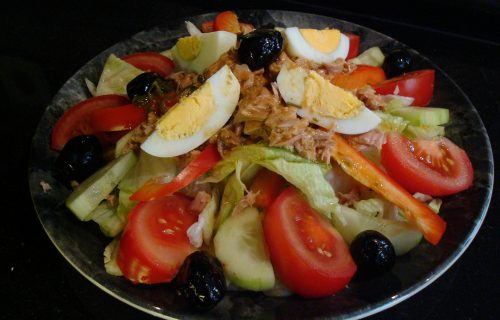 VITAMINSKA BOMBA: Ukusna salata sa sardinama, jajima i boranijom za više energije