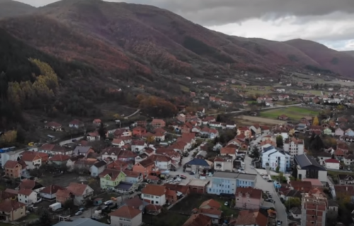 Obijene kancelarije Unmika u Zubinom Potoku i Leposaviću