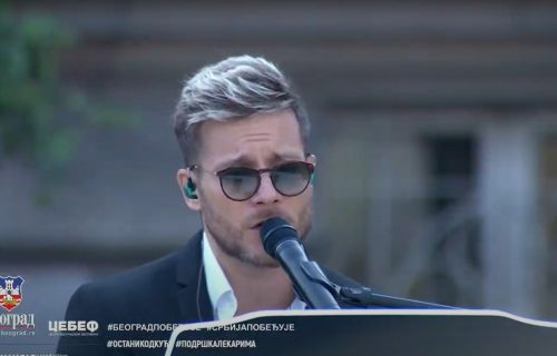 "Beograd pobeđuje": Koncert Saše Kovačevića ispred Starog dvora (VIDEO)