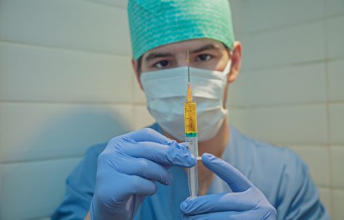 Prvi ugovor predviđa 400 miliona doza: Raspodela vakcina zemljama prema broju stanovnika