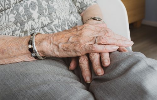 Ana je bila sa unukom kada su joj LOPOVI upali u kuću: Pitala da ode na balkon, pa uradila nešto ŠOKANTNO