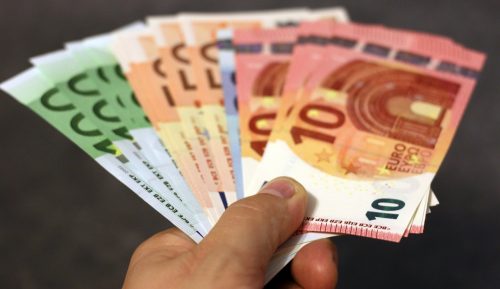 Mala zemlja, a plate nikad veće: Ovde je prosečna zarada u EU najveća i premašuje 6.000 evra