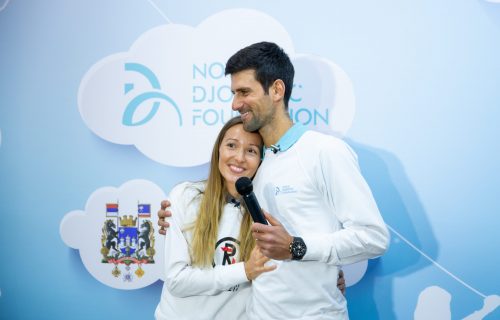 LJUDINA NE STAJE! Novak POMAŽE I KOSMETU, a medicinska oprema STIŽE u Beograd i Kragujevac!