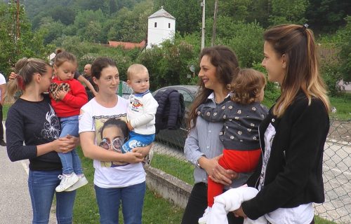 U srpskom selu oboren rekord po broju sklopljenih brakova: Svaka kuća ima najmanje TROJE dece (FOTO)