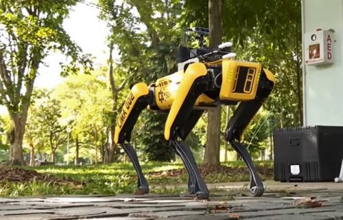 Budućnost je stigla i baš je jeziva: Robot patrolira parkovima i preti neposlušnima (VIDEO)